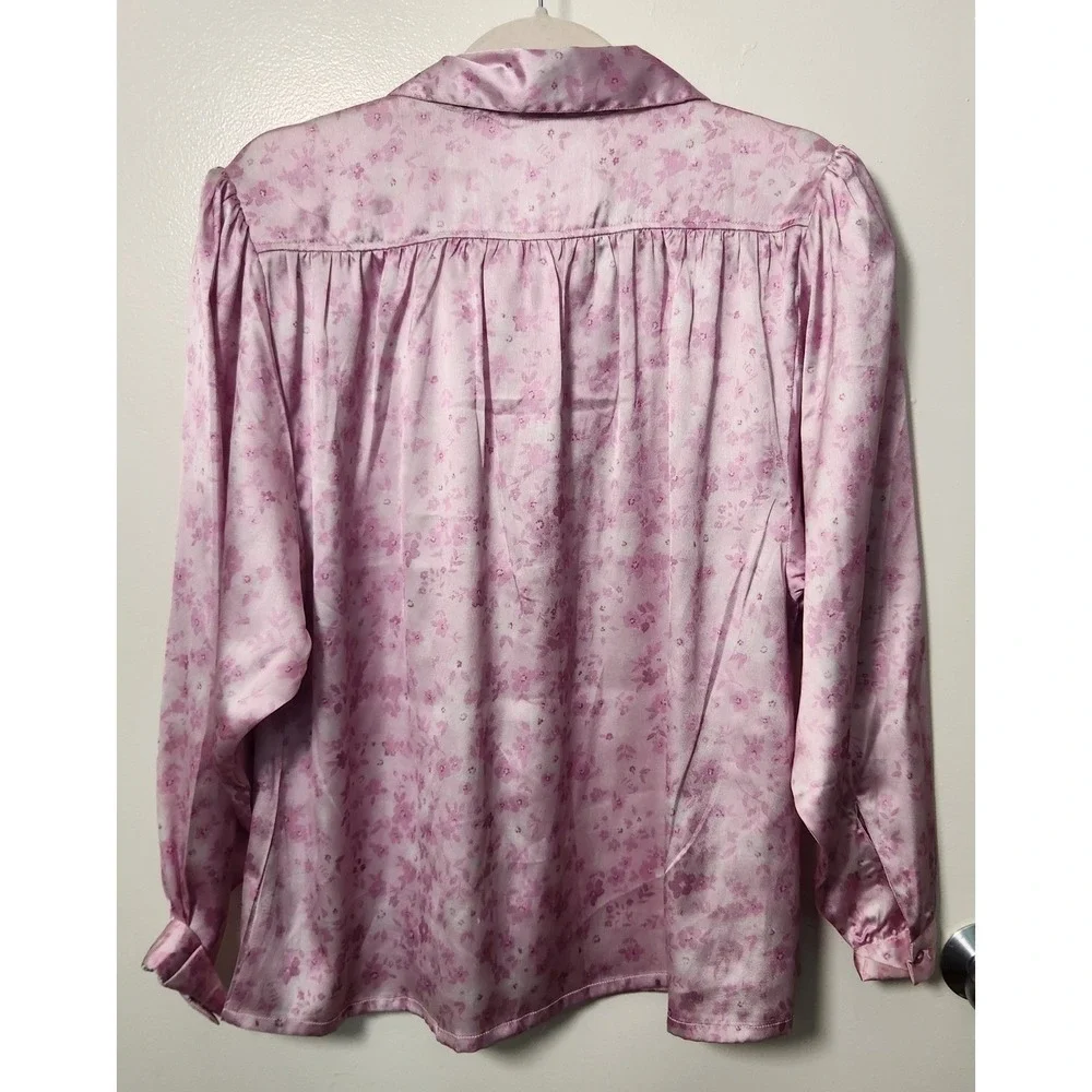 Ilag Plomme Satin Blouse Pink Flower Sm Puff Shoulder Hidden Placket Back Pleats